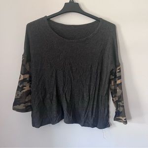 Camo & Grey Lime N Chili Mid-Sleeve Shirt - Size S